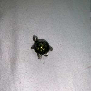 Small green turtle pendent